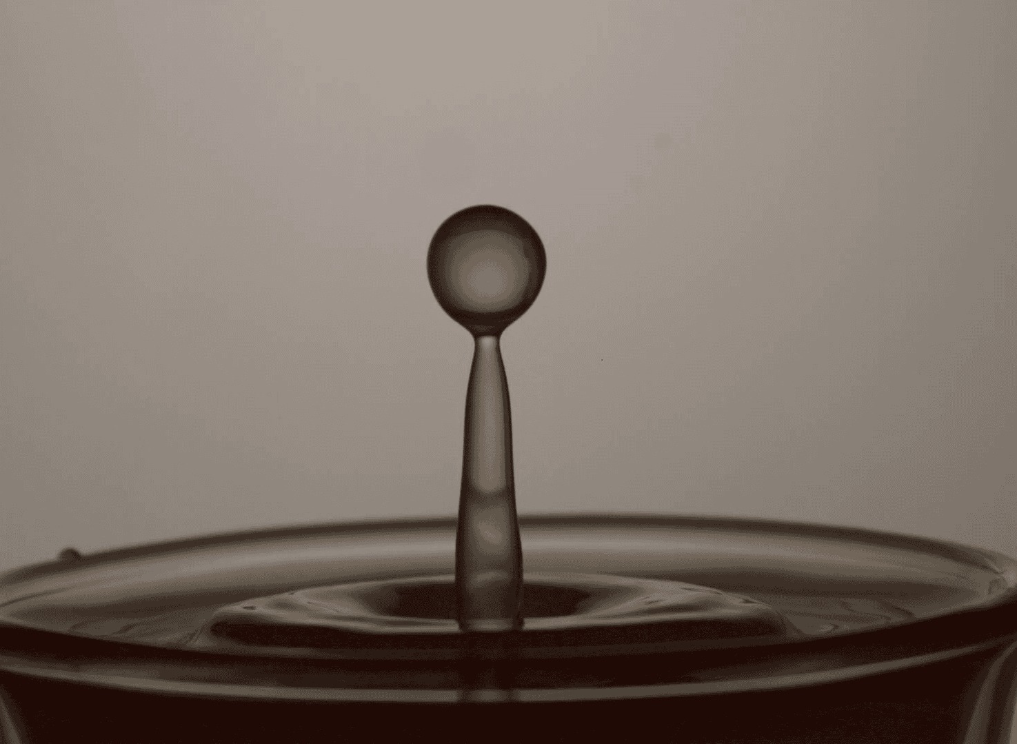 Bouncing Droplets of Water–Fluid Dynamics with Chronos High-Speed